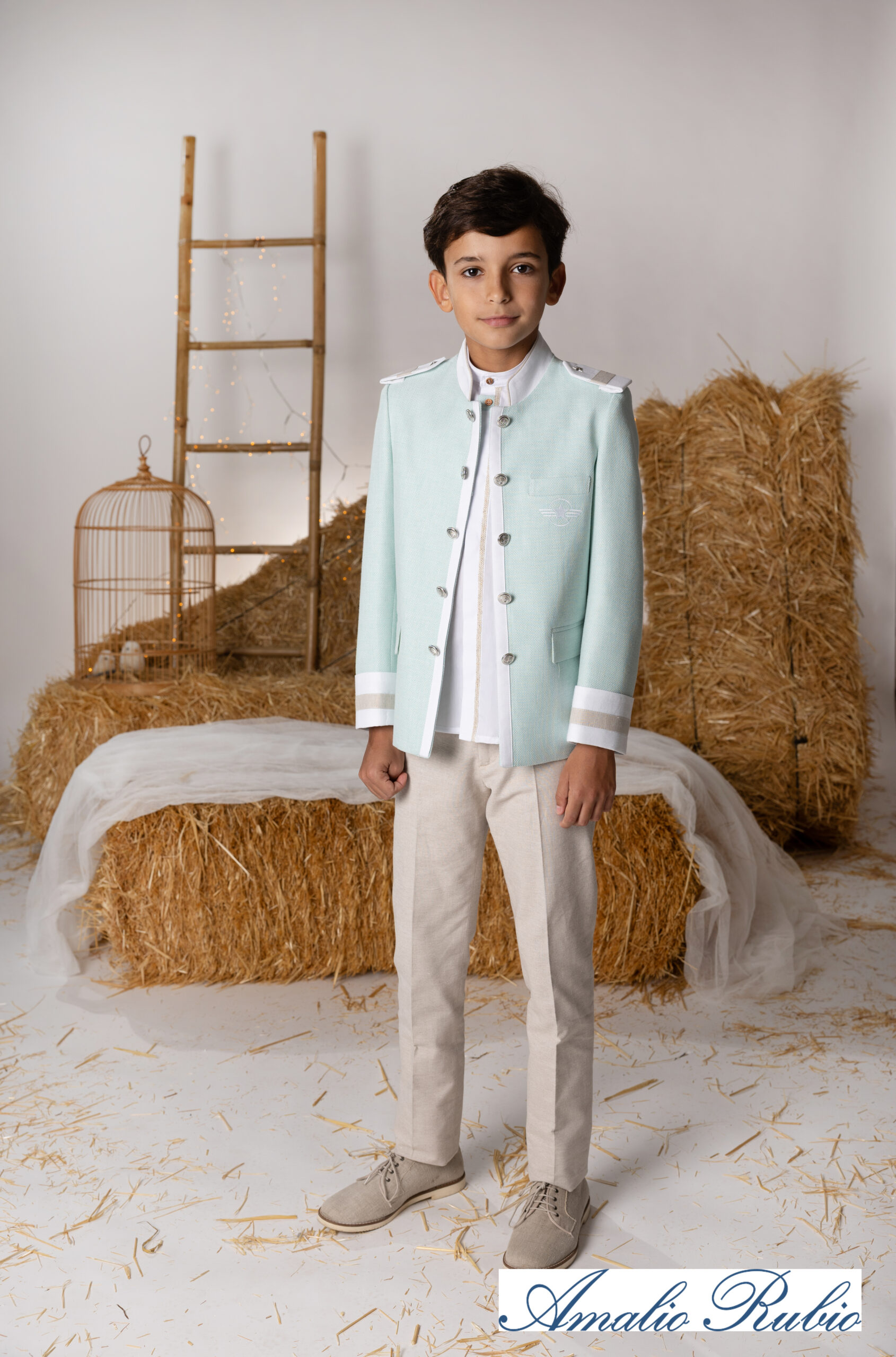 TRAJE ALMIRANTE 2026 AMALIO RUBIO